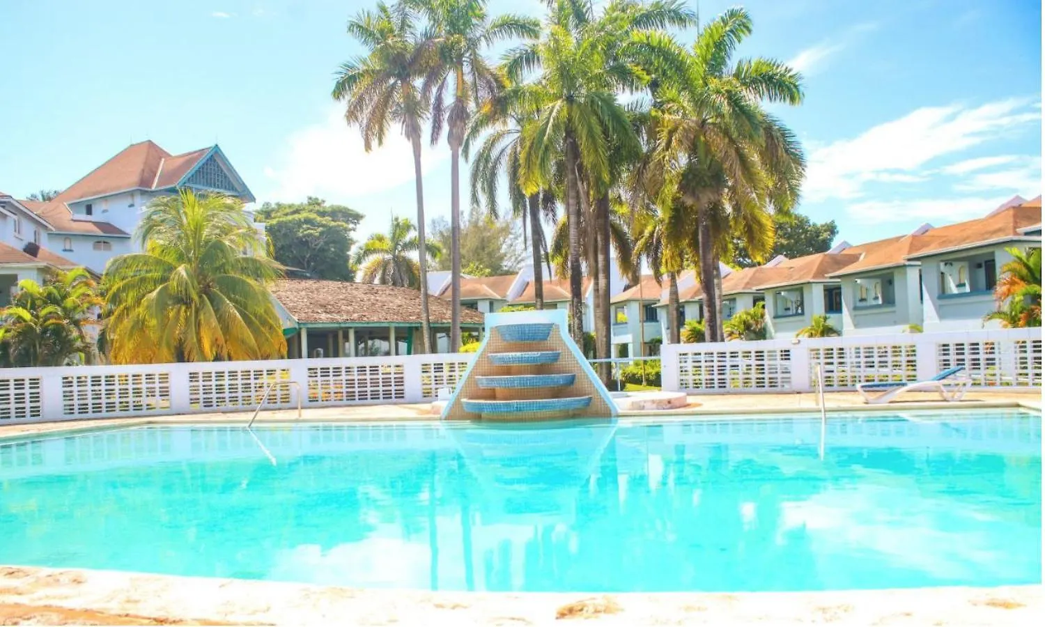 Stunning 2 Bedroom House At Point Village Negril Jamajka